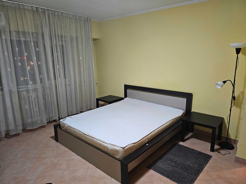 Vitan Mall, str. Vlad Judetul, bloc 1988, ac, tv, curata