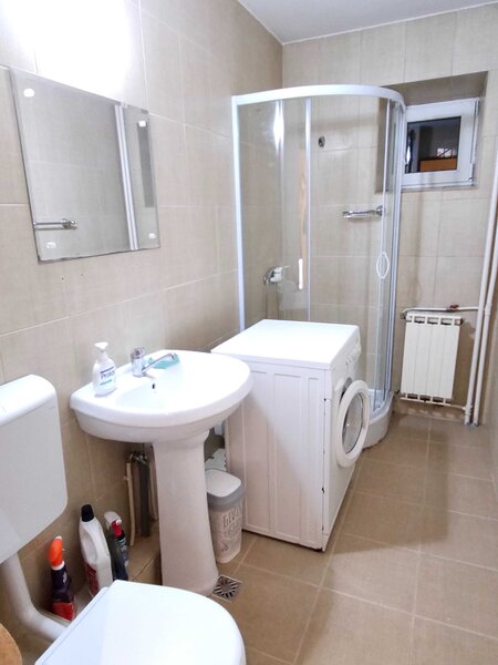 Vitan Mall, str. Vlad Judetul, bloc 1988, ac, tv, curata