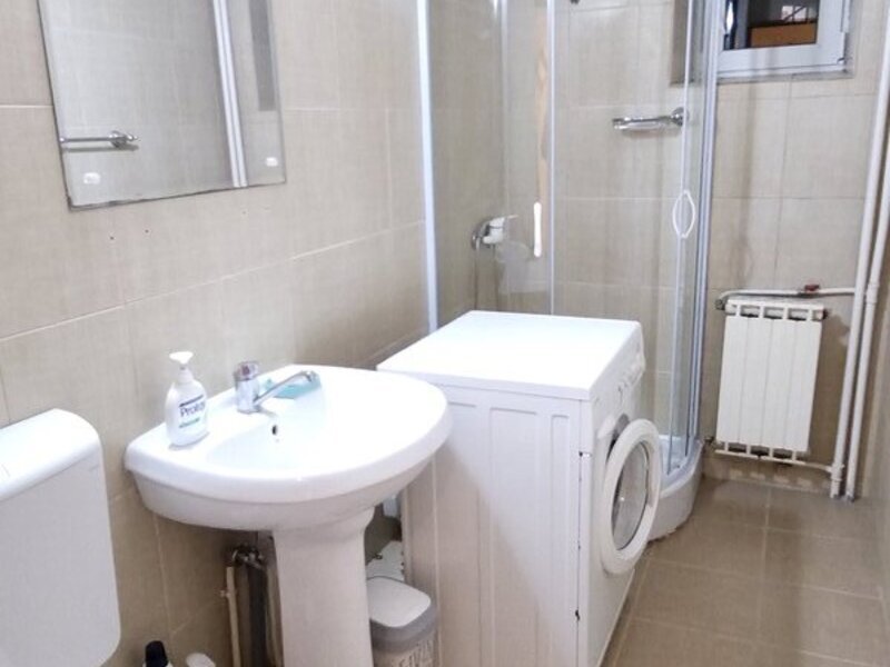 Vitan Mall, str. Vlad Judetul, bloc 1988, ac, tv, curata